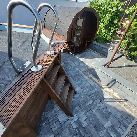 Chalupa Oslany * Oslany