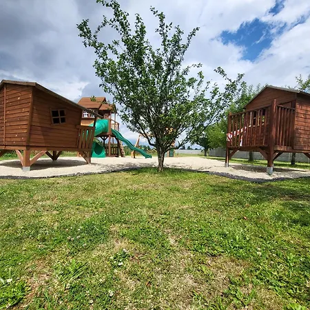 Chalupa Oslany منزل ريفي Oslany